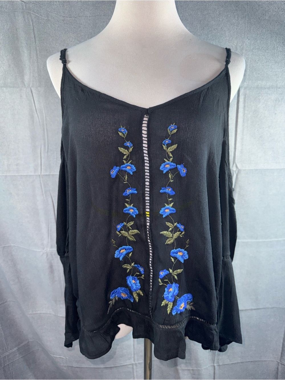 2620-American Eagle Outfitters Black Embroidered Blue Floral Camisole